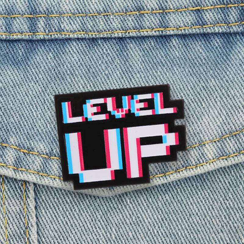 Distintivo Level Up Glitch Pix - Retro Gaming Gifts recensione e prezzo