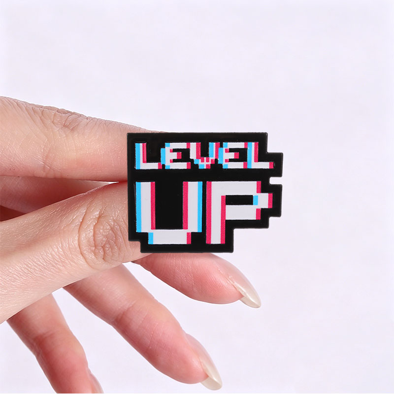 Distintivo Level Up Glitch Pix - Retro Gaming Gifts recensione e prezzo